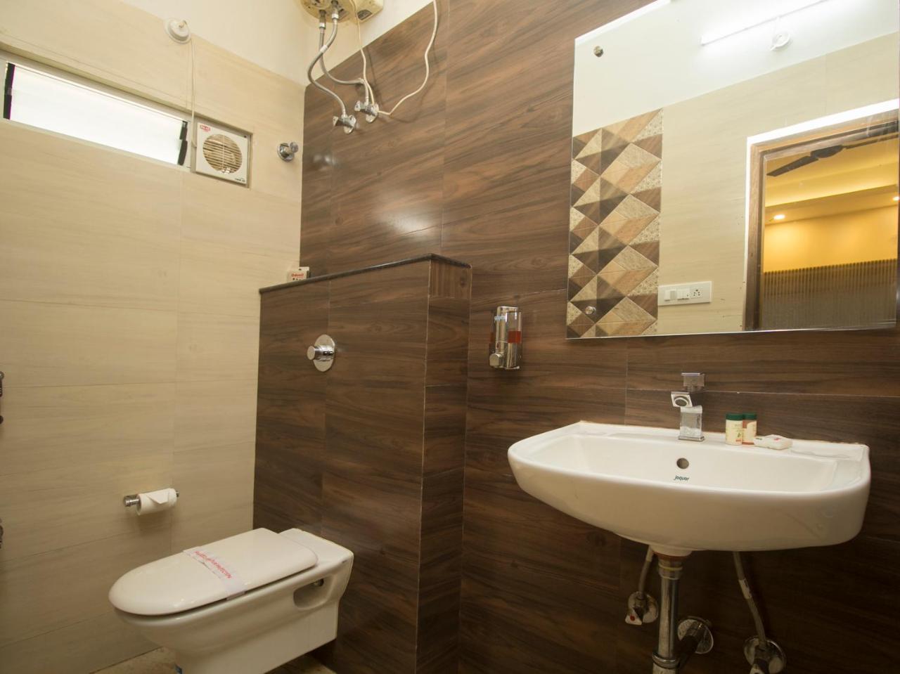 Hotel Mount View, Силигури Екстериор снимка